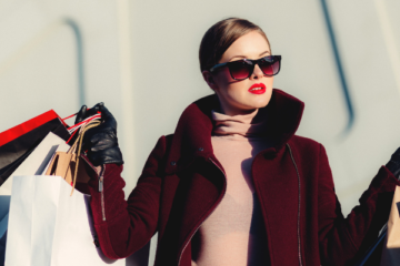 VÌ SAO PHỤ NỮ NGÀY NAY LẠI NGHIỆN MUA SẮM